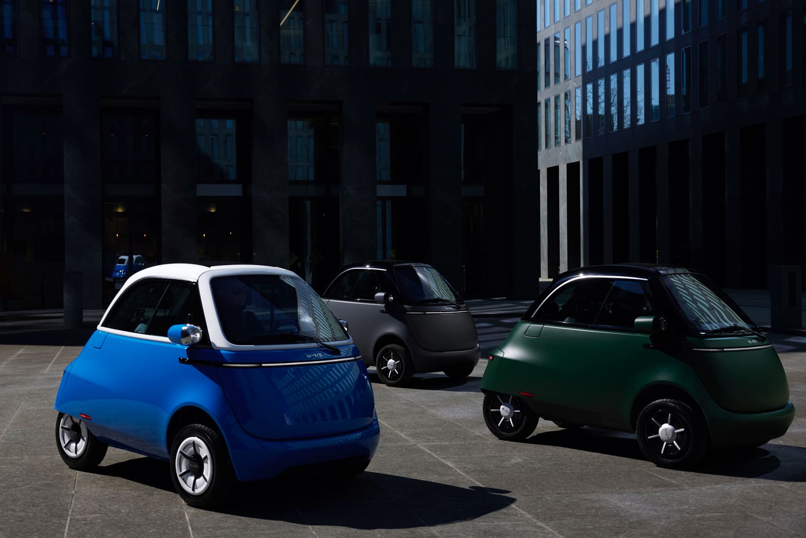 large Mixed Microlino Competizione London Green Matt Microlino Dolce Zurich Blue Microlino Competizione Berlin Anthracite (2)